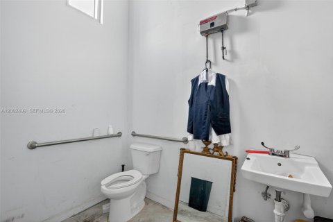 Купить коммерческую недвижимость в Майами, Флорида № 2066329 - фото 27