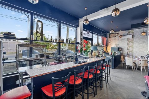 Купить коммерческую недвижимость в Майами, Флорида № 2066329 - фото 8