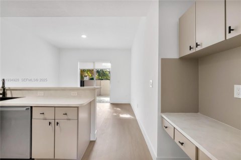 Adosado en alquiler en Miami Lakes, Florida, 3 dormitorios, 187.2 m2 № 1993599 - foto 15