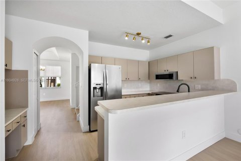 Adosado en alquiler en Miami Lakes, Florida, 3 dormitorios, 187.2 m2 № 1993599 - foto 12