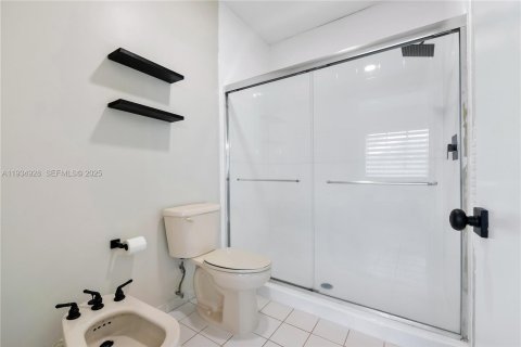 Adosado en alquiler en Miami Lakes, Florida, 3 dormitorios, 187.2 m2 № 1993599 - foto 23