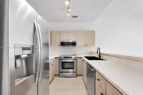 Adosado en alquiler en Miami Lakes, Florida, 3 dormitorios, 187.2 m2 № 1993599 - foto 13