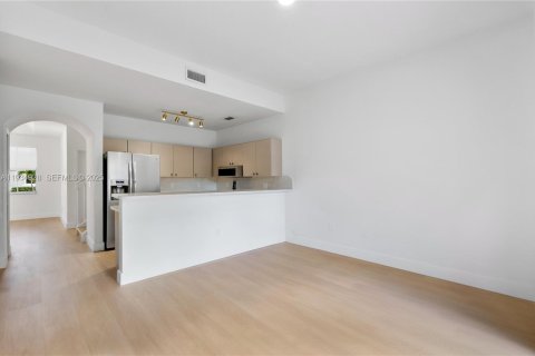 Adosado en alquiler en Miami Lakes, Florida, 3 dormitorios, 187.2 m2 № 1993599 - foto 16