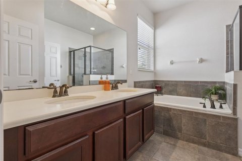 Casa en venta en Mount Dora, Florida, 4 dormitorios, 214.33 m2 № 2208222 - foto 11