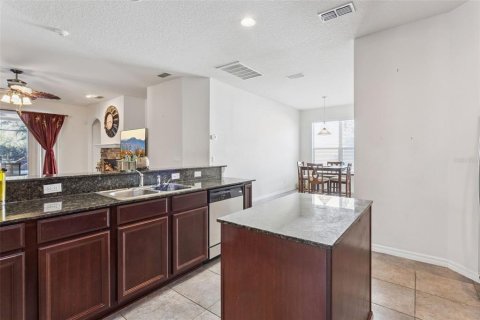 Casa en venta en Mount Dora, Florida, 4 dormitorios, 214.33 m2 № 2208222 - foto 4