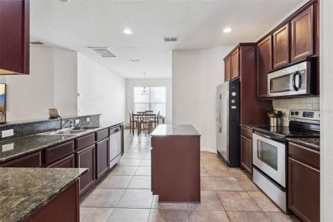 Casa en venta en Mount Dora, Florida, 4 dormitorios, 214.33 m2 № 2208222 - foto 3