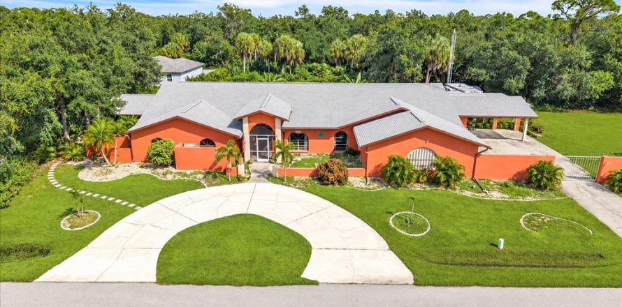 Villa ou maison à Port Charlotte, Floride 4 chambres, 481.05 m2 № 2425208