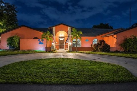 Villa ou maison à vendre à Port Charlotte, Floride: 4 chambres, 481.05 m2 № 2425208 - photo 4