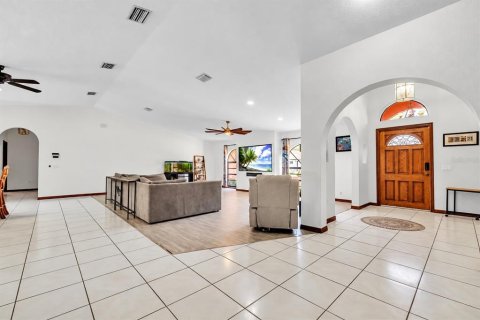 Villa ou maison à vendre à Port Charlotte, Floride: 4 chambres, 481.05 m2 № 2425208 - photo 8