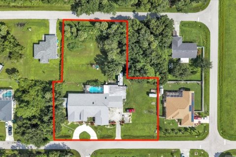 Villa ou maison à vendre à Port Charlotte, Floride: 4 chambres, 481.05 m2 № 2425208 - photo 2