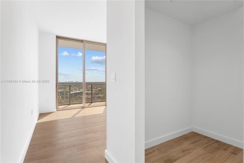 Condominio en venta en Miami, Florida, 3 dormitorios, 171.03 m2 № 1701798 - foto 20