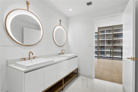 Condominio en venta en Miami, Florida, 3 dormitorios, 171.03 m2 № 1701798 - foto 15