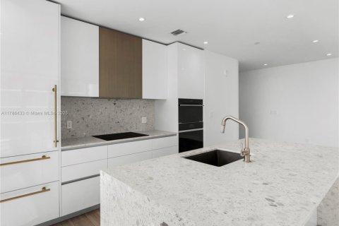 Condominio en venta en Miami, Florida, 3 dormitorios, 171.03 m2 № 1701798 - foto 1