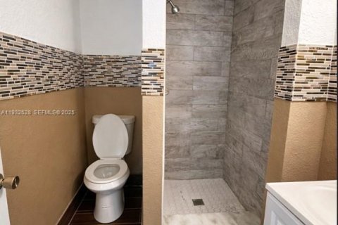 Propiedad comercial en alquiler en Miami, Florida, 1 dormitorio, 37.16 m2 № 2088510 - foto 2