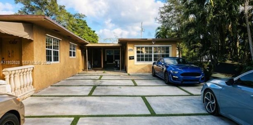 Propiedad comercial en Miami, Florida 1 dormitorio, 37.16 m2 № 2088510