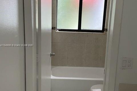 Снять в аренду кондоминиум в Майами, Флорида 2 спальни, 108.7м2, № 1850605 - фото 7