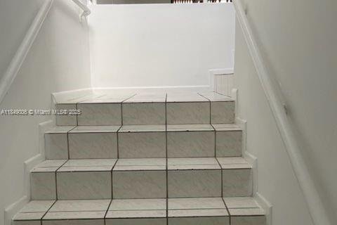 Снять в аренду кондоминиум в Майами, Флорида 2 спальни, 108.7м2, № 1850605 - фото 1