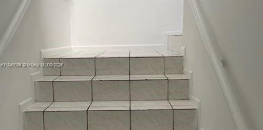 Кондоминиум с 2 спальнями в Майами, Флорида № 1850605