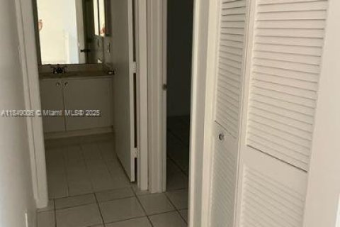 Снять в аренду кондоминиум в Майами, Флорида 2 спальни, 108.7м2, № 1850605 - фото 17