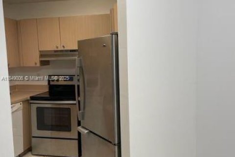 Снять в аренду кондоминиум в Майами, Флорида 2 спальни, 108.7м2, № 1850605 - фото 15