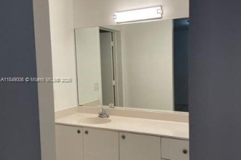 Снять в аренду кондоминиум в Майами, Флорида 2 спальни, 108.7м2, № 1850605 - фото 16