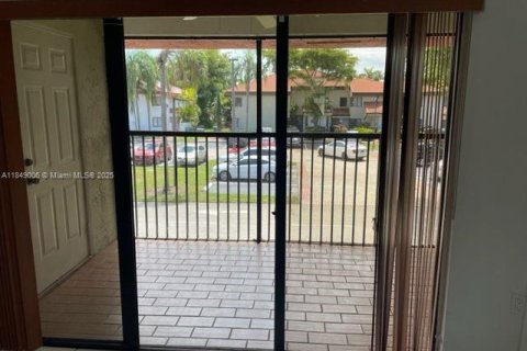 Снять в аренду кондоминиум в Майами, Флорида 2 спальни, 108.7м2, № 1850605 - фото 12