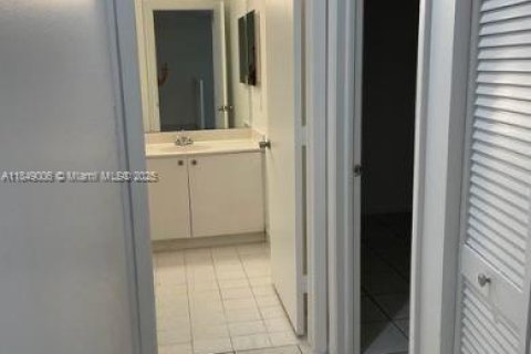 Снять в аренду кондоминиум в Майами, Флорида 2 спальни, 108.7м2, № 1850605 - фото 18