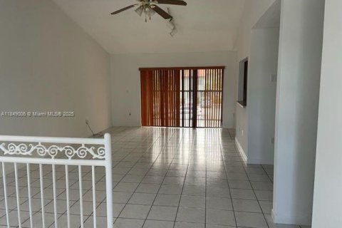 Снять в аренду кондоминиум в Майами, Флорида 2 спальни, 108.7м2, № 1850605 - фото 3