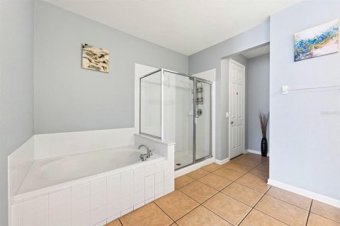 Condo in Orlando, Florida, 3 bedrooms  № 2383575 - photo 17