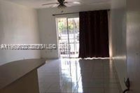 Condominio en alquiler en Miami, Florida, 2 dormitorios, 81.94 m2 № 2005957 - foto 11