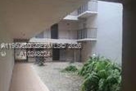 Condominio en alquiler en Miami, Florida, 2 dormitorios, 81.94 m2 № 2005957 - foto 10