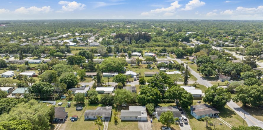 House in Vero Beach, Florida 3 bedrooms, 119.47 sq.m. № 1077540