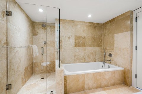 Condo in Miami Beach, Florida, 2 bedrooms  № 2022977 - photo 24