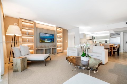 Condo in Miami Beach, Florida, 2 bedrooms  № 2022977 - photo 11