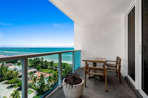 Condo in Miami Beach, Florida, 2 bedrooms  № 2022977 - photo 2