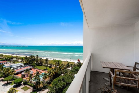 Condo in Miami Beach, Florida, 2 bedrooms  № 2022977 - photo 26