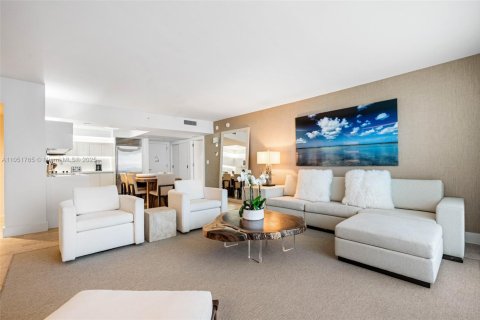 Condo in Miami Beach, Florida, 2 bedrooms  № 2022977 - photo 10