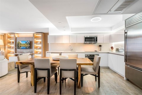 Condo in Miami Beach, Florida, 2 bedrooms  № 2022977 - photo 8