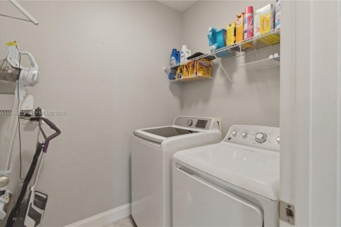 House in St. Lucie, Florida 4 bedrooms, 179.67 sq.m. № 2011125 - photo 20