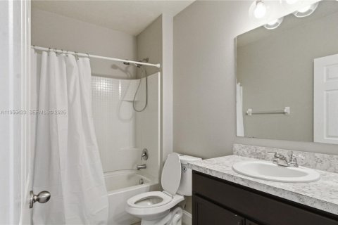 House in St. Lucie, Florida 4 bedrooms, 179.67 sq.m. № 2011125 - photo 19