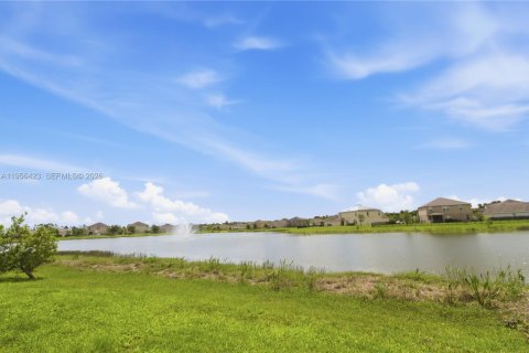 House in St. Lucie, Florida 4 bedrooms, 179.67 sq.m. № 2011125 - photo 21