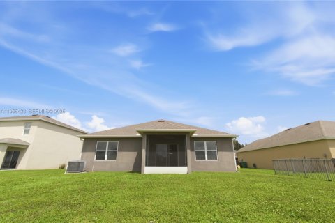 House in St. Lucie, Florida 4 bedrooms, 179.67 sq.m. № 2011125 - photo 23