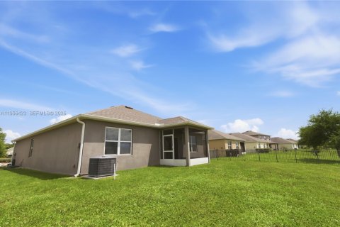 House in St. Lucie, Florida 4 bedrooms, 179.67 sq.m. № 2011125 - photo 24