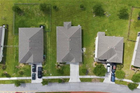 House in St. Lucie, Florida 4 bedrooms, 179.67 sq.m. № 2011125 - photo 27