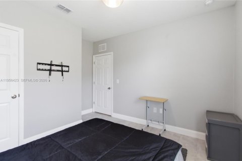 House in St. Lucie, Florida 4 bedrooms, 179.67 sq.m. № 2011125 - photo 18