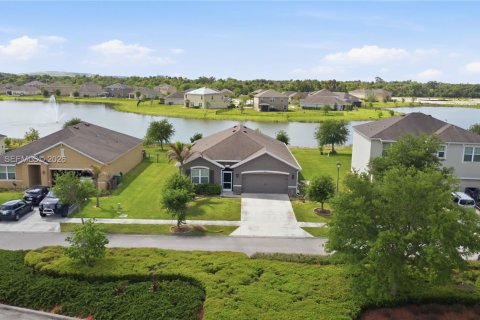 House in St. Lucie, Florida 4 bedrooms, 179.67 sq.m. № 2011125 - photo 25