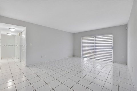 Condominio en venta en Miami Lakes, Florida, 2 dormitorios, 85.28 m2 № 1973480 - foto 10