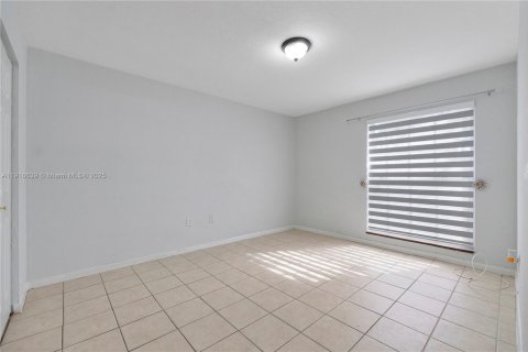 Condominio en venta en Miami Lakes, Florida, 2 dormitorios, 85.28 m2 № 1973480 - foto 13