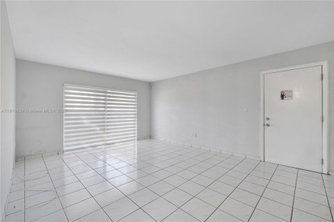 Condominio en venta en Miami Lakes, Florida, 2 dormitorios, 85.28 m2 № 1973480 - foto 8