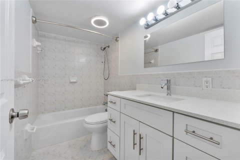 Condominio en venta en Miami Lakes, Florida, 2 dormitorios, 85.28 m2 № 1973480 - foto 15